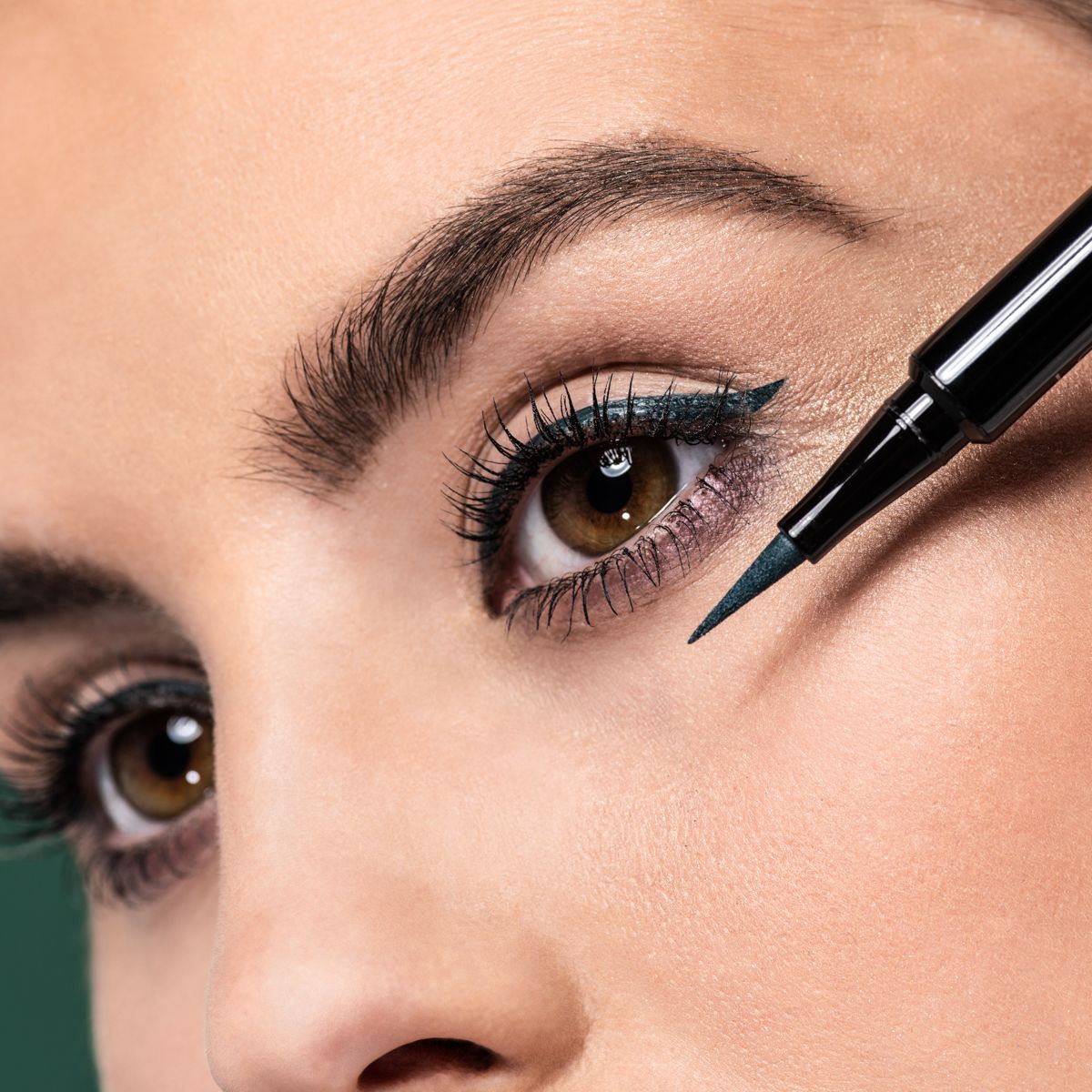 Long Lasting Liquid Liner Intense